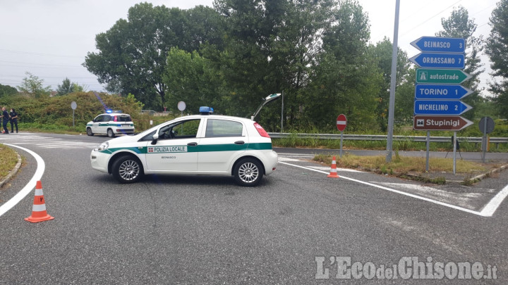 Beinasco: camion perde olio e carburante, temporaneamente chiusa la Circonvallazione di Borgaretto