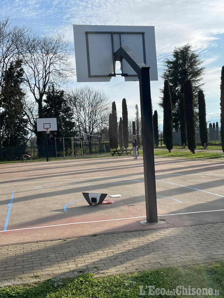 Candiolo, giovane si infortuna al campetto da basket