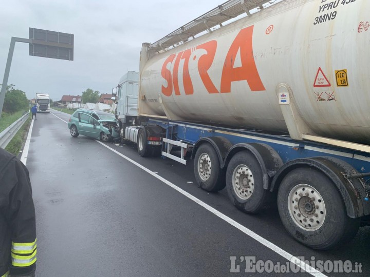 Schianto tra auto e camion a Saluzzo, muore 57enne di Pinerolo