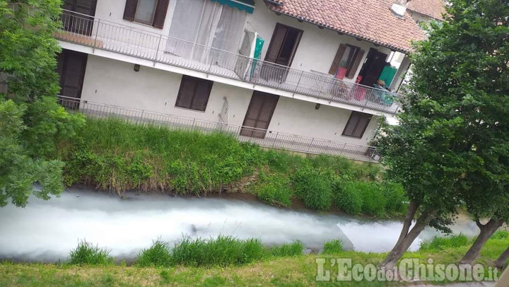 Villafranca, acqua color latte nella bealera del Mulino: il presidente dei Pescatori, «non abbiamo rilevato criticità»