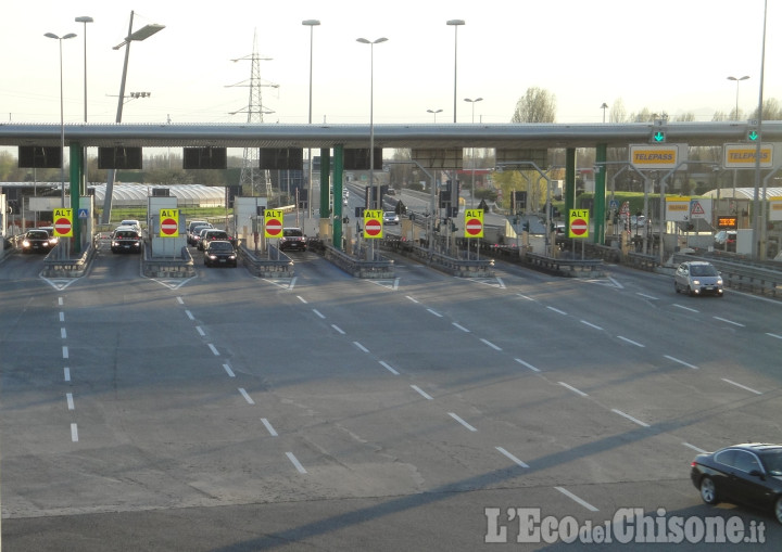 Beinasco: fa inversione in autostrada per non pagare il pedaggio