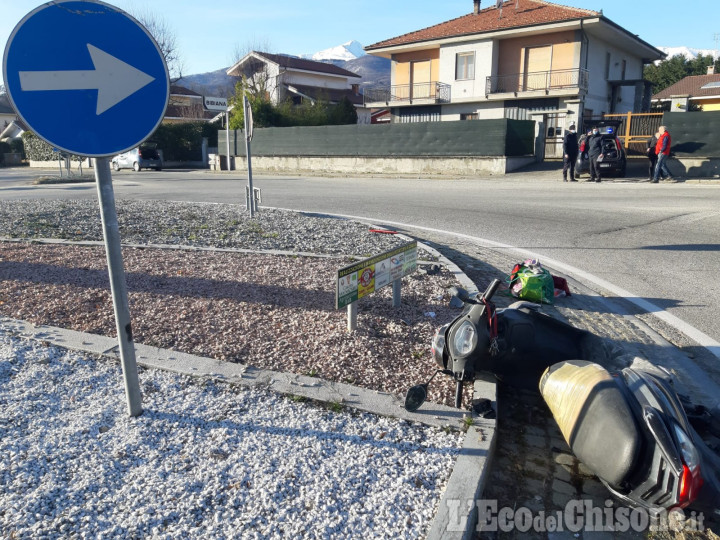 Scontro tra auto e scooter alla rotonda all'ingresso di Bibiana, un ferito