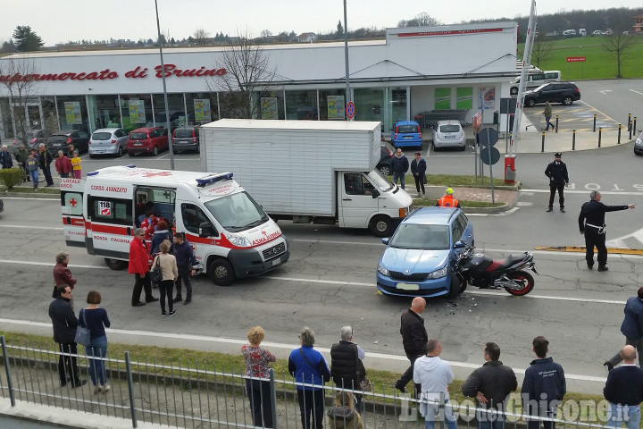 Bruino: schianto tra moto e auto, grave centauro 55enne