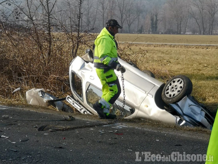 Bruino: schianto fra auto sulla Provinciale, 80enne grave in ospedale