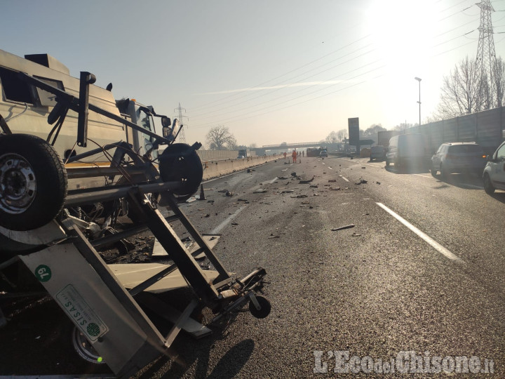 Nichelino: chiusa la tangenziale sud per un grave incidente, morto un 51enne