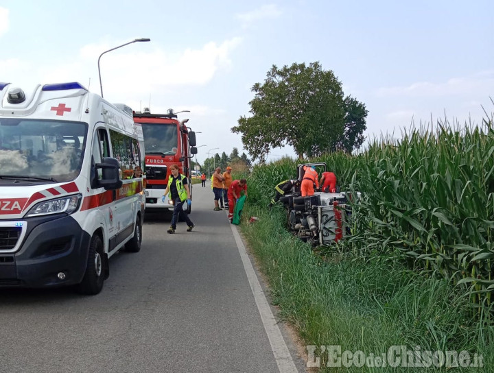 Castagnole: fuori strada un mezzo della raccolta rifiuti, ferito il conducente