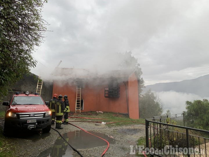 Villar Perosa: casa distrutta da un incendio in borgata Droglia
