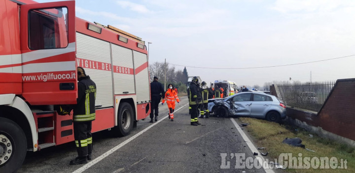 Scontro fra auto sulla Provinciale tra Candiolo e None, due i feriti