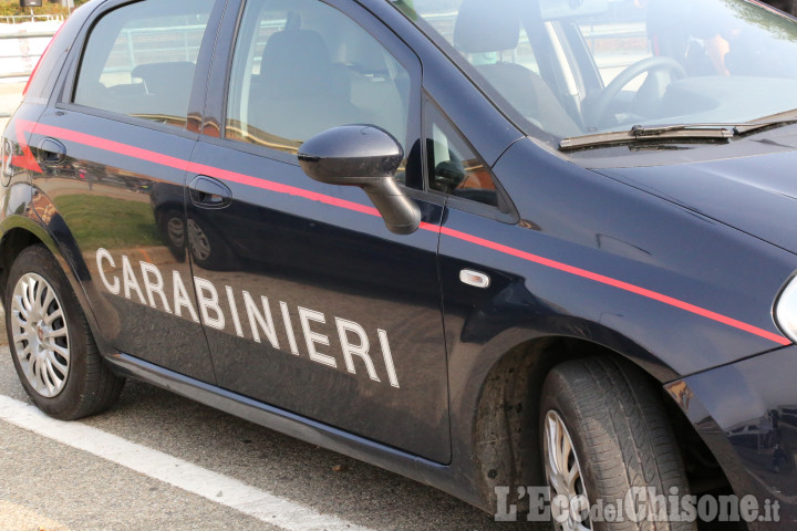 Orbassano: fermato e multato perchè senza patente, insulta e aggredisce i carabinieri