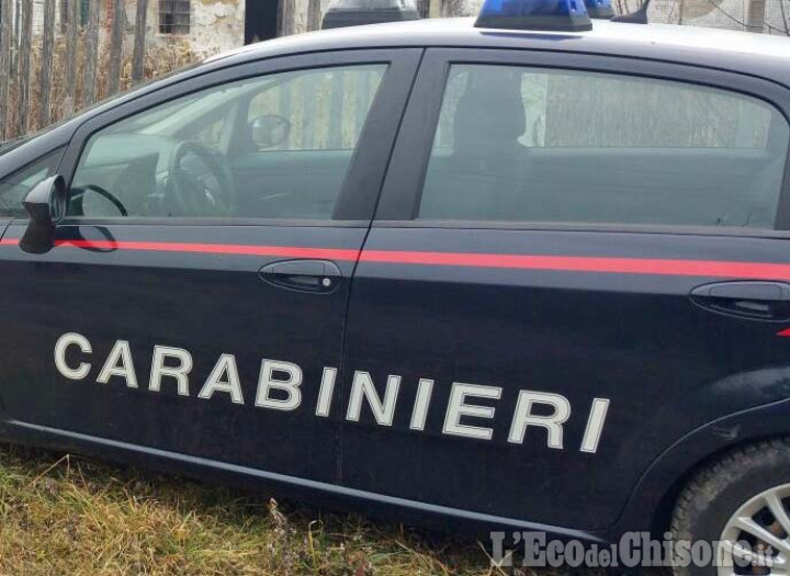 Inseguimento da film a Borgaretto, fuggono dopo aver speronato l&#039;auto dei carabinieri