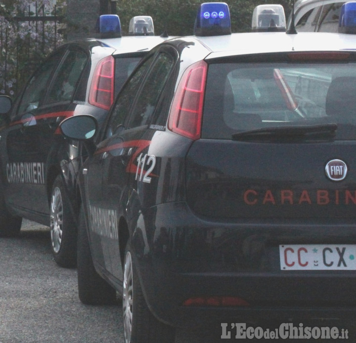 None: ladri in fuga, i Carabinieri recuperano due furgoni rubati