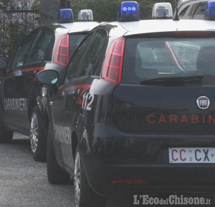Incidente mortale a Pinerolo: motociclista sbanda e finisce contro un&#039;auto