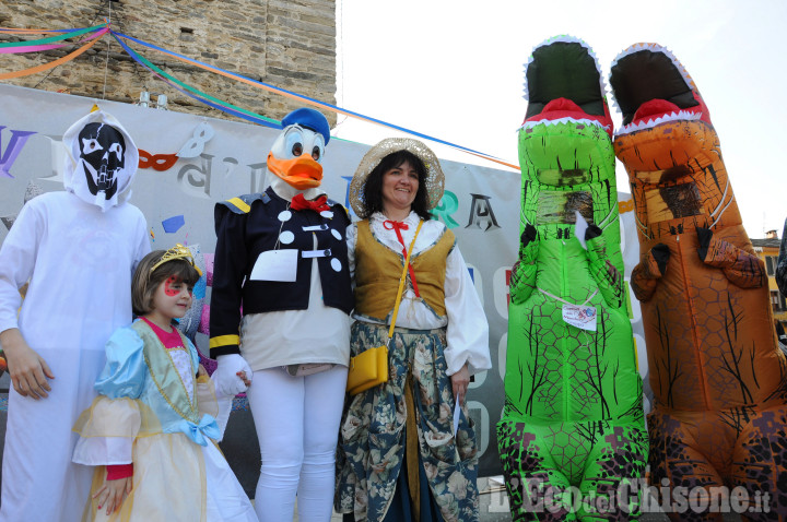 Bagnolo, tanti bambini in maschera per il carnevale: le foto