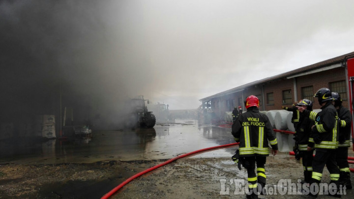 Cavour: incendio in una cascina di Babano