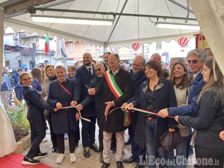 Cavour: Tuttomele ha preso il via oggi con il taglio del nastro in piazza Sforzini. Al Teatro Tenda questa sera "Musica da Giostra" per i giovani.