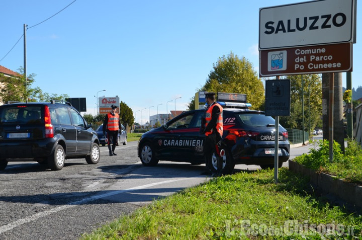 Saluzzo: rubano generi alimentari in un bar ma vengono smascherati dalle telecamere