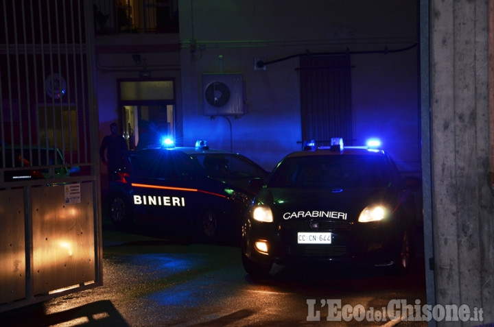 Saluzzo: aggredisce i carabinieri dopo la sfuriata in un bar, arrestato 23enne