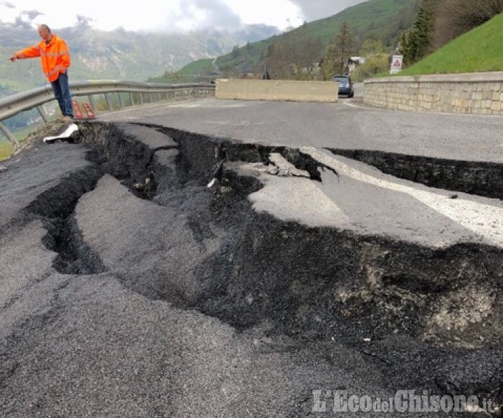 Frana di Champlas: tecnici al lavoro, soluzione provvisoria per la Cesana-Sestriere e la stagione estiva