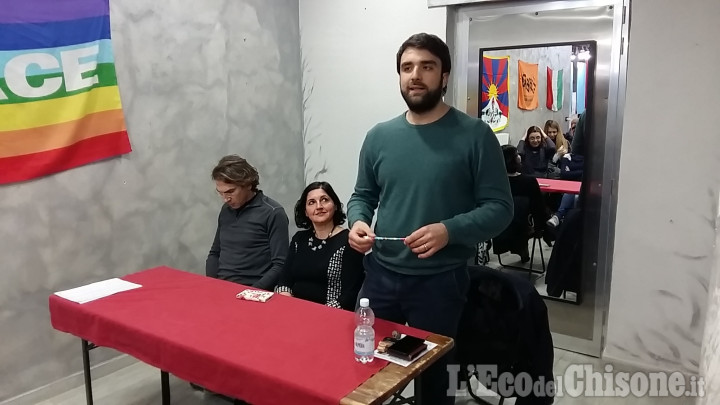 Nichelino: il Pd straccia le tessere dei riggiani