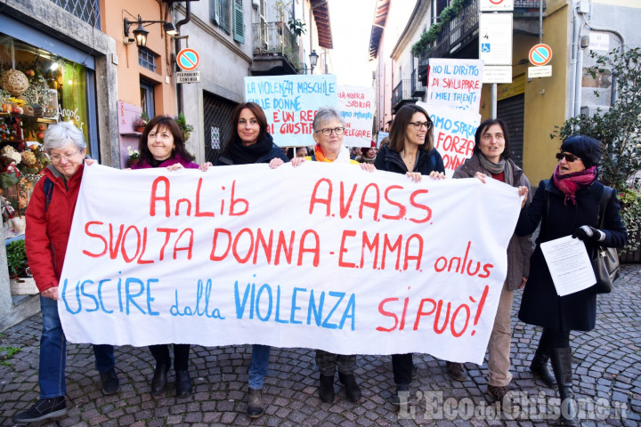 Pinerolo: in marcia contro la violenza sulle donne