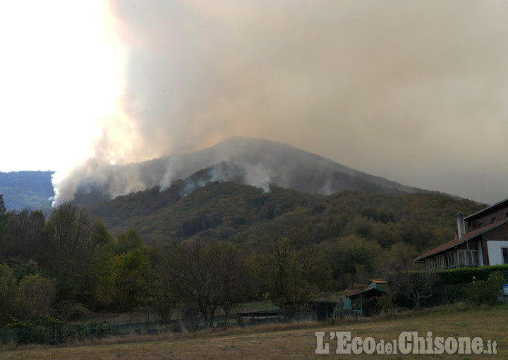 Incendi: Cumiana e Cantalupa si preparano a un&#039;altra notte insonne