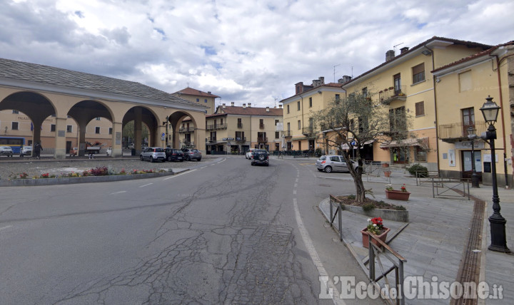 Cumiana: paura in centro, lunotto in frantumi per un sasso lanciato contro un'auto