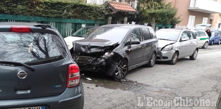 Beinasco: stroncato da un infarto mentre era al volante, muore pensionato