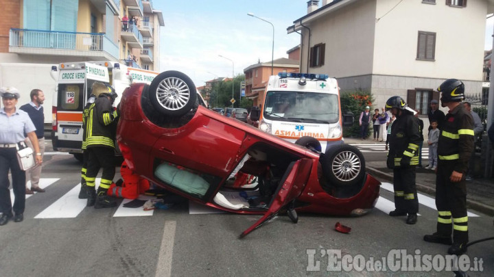 Pinerolo: anziano si ribalta con l&#039;auto, soccorso dal 118