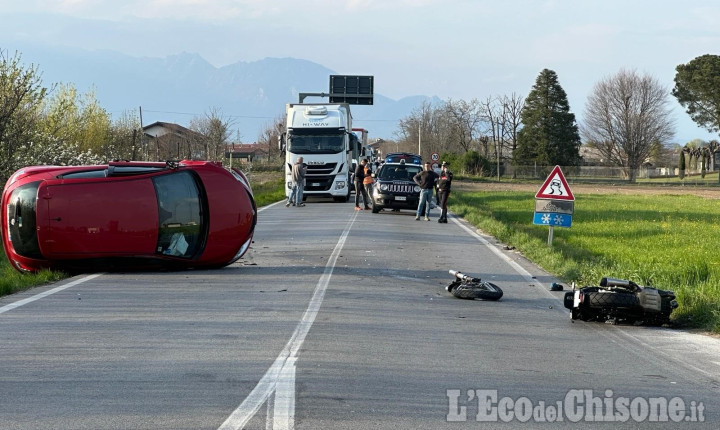 Cavour: moto contro auto, schianto frontale alla rotonda di Babano