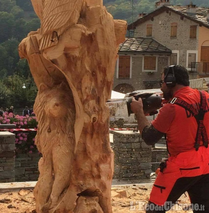 Pragelato: una panca intagliata nel legno in ricordo di Cala e Sherpa