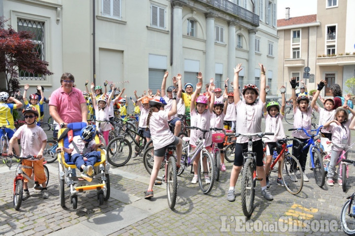 Giro d&#039;Italia 2016: i bambini della scuola di ciclismo di Pinerolo