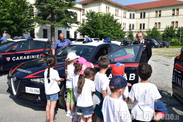 Pinerolo: i bimbi di Casa Angeli in visita alla caserma dei carabinieri