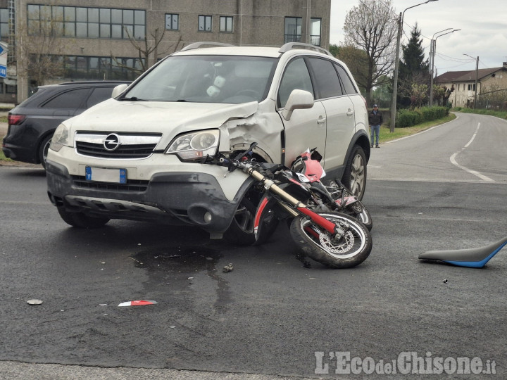 Vigone: moto contro auto, biker 17enne trasportato in elicottero al Cto