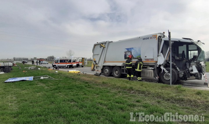 Pinerolo: cantonieri investiti da un camion compattatore di rifiuti, un morto e un ferito grave