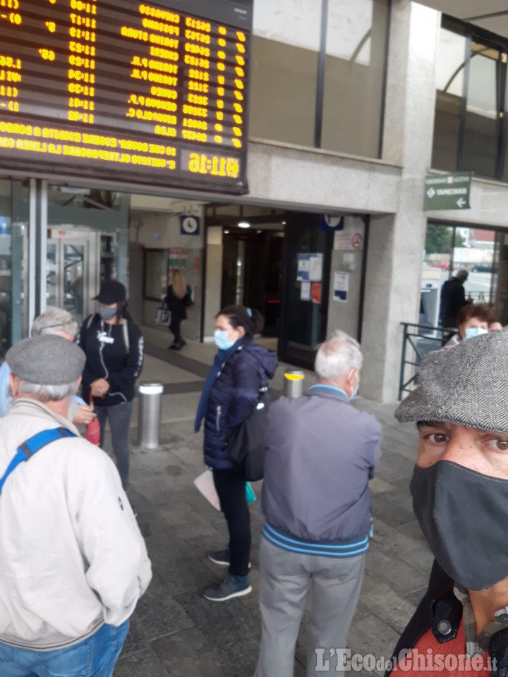 Treno Pinerolo-Torino, passeggeri in attesa per ore