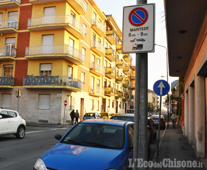 Pinerolo: calci e pugni contro i carabinieri, arrestato in via Alliaudi