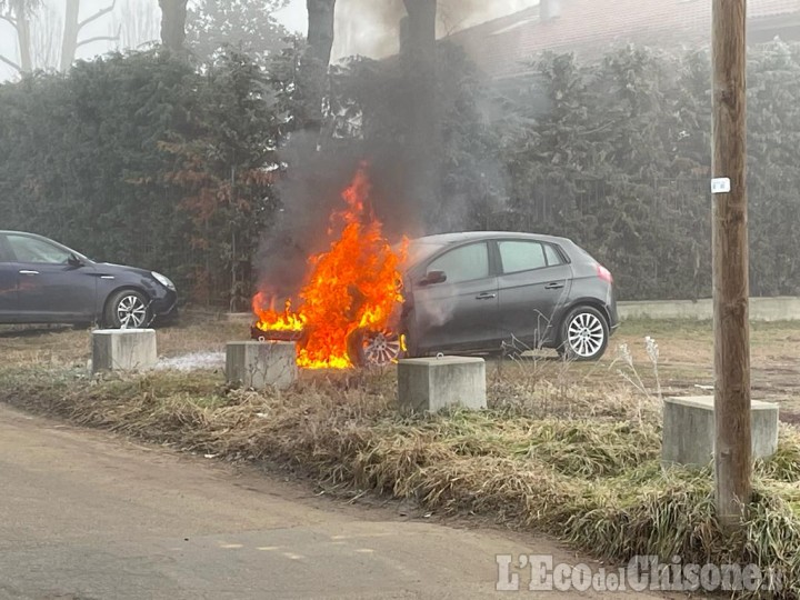 None: auto in fiamme nel parcheggio davanti alla Safim
