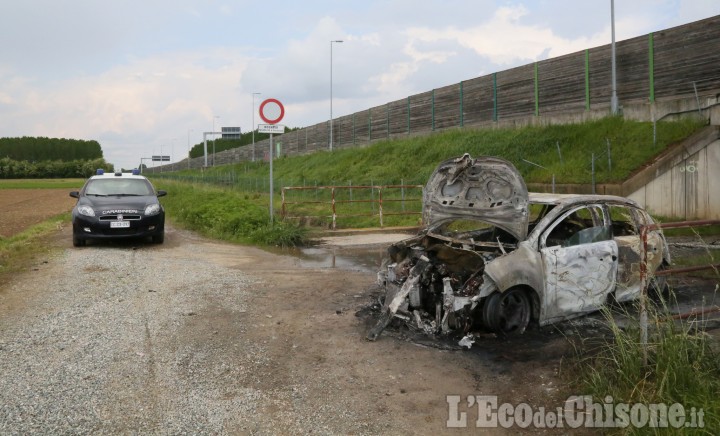 Airasca: due auto in fiamme vicino a un sottopasso dell’autostrada