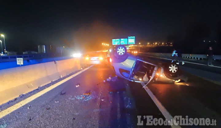 Nichelino: incidente sulla tangenziale sud, a Debouchè quattro feriti e un'auto ribaltata