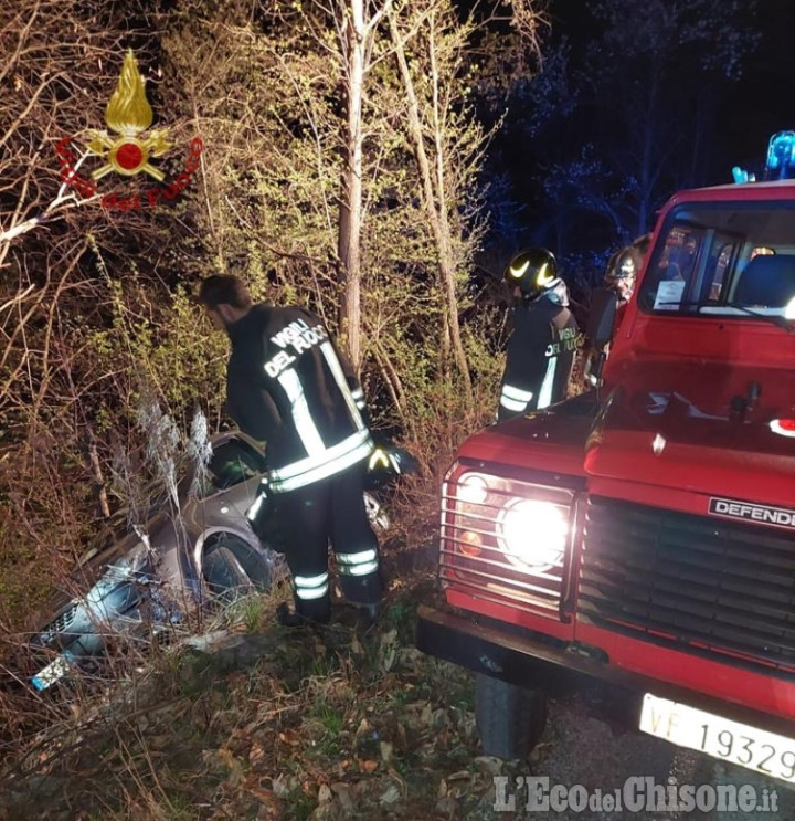 Barge: auto in una scarpata a Montebracco, illesi conducente e passeggero