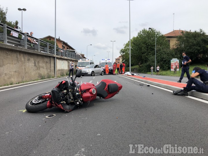 Beinasco: auto contro moto in strada Torino, muore centauro 40enne di Orbassano