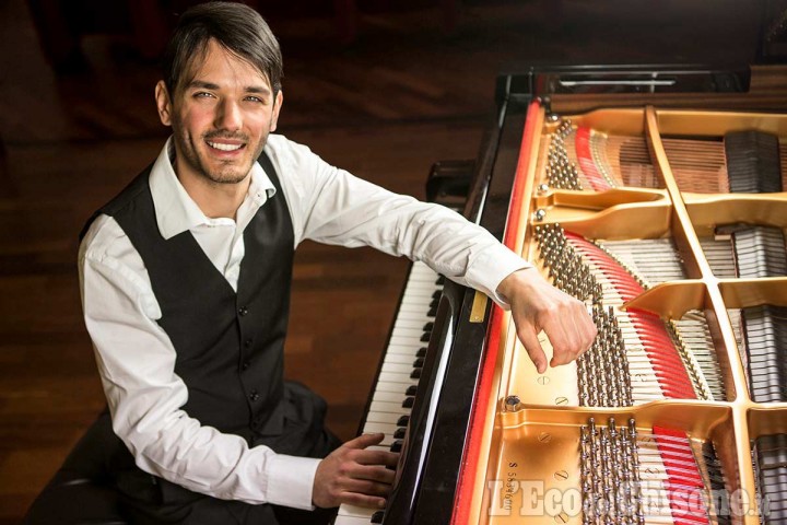 Il pianista Edoardo Turbil in concerto nella sua Pinerolo