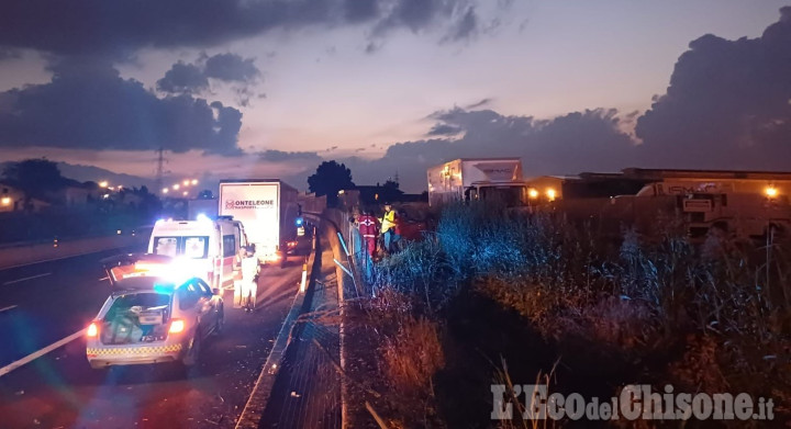 Beinasco: auto fuori strada in tangenziale, morto il conducente