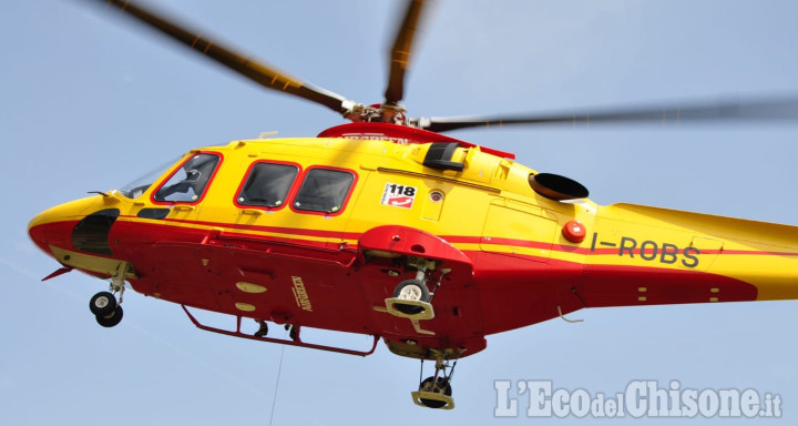 Revello: 49enne investita, trasportata in elicottero in ospedale