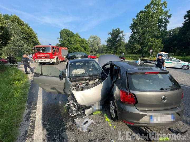 Scontro fra auto sulla Provinciale tra Stupinigi e Orbassano: due feriti