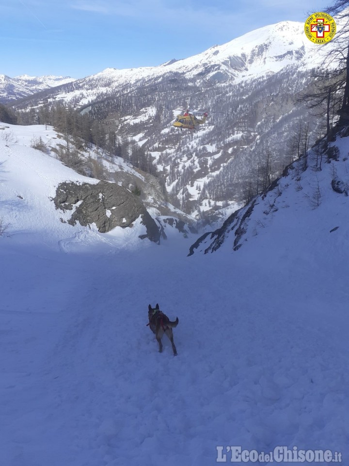 Pragelato: placca di neve travolge due sciatori, ferita in modo lieve una donna
