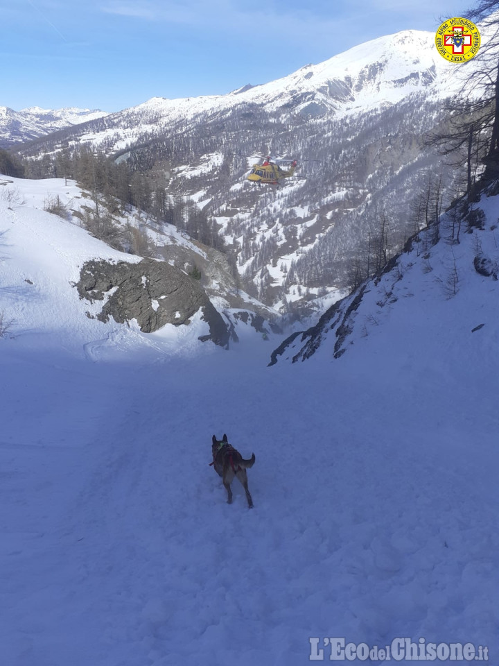 Pragelato: placca di neve travolge due sciatori, ferita in modo lieve una donna