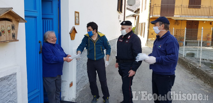 Fenestrelle: distribuite 400 mascherine con l'aiuto di Aib, Carabinieri e Mansia
