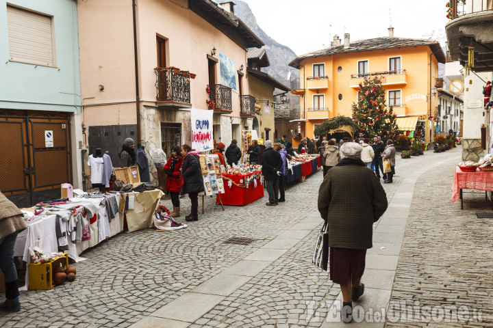 Fenestelle: domenica 5 mercatino di Natale