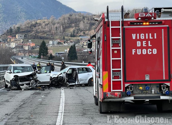 Schianto frontale sul viadotto tra Inverso e Pinasca, morto un 79enne